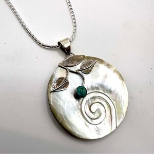 Mother of Pearl and Sterling Silver Circle Pendant Chain Necklace | N223